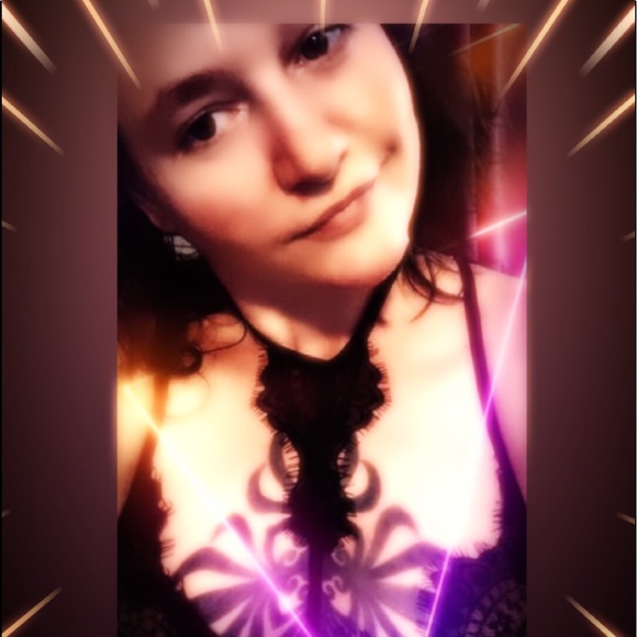 Meet your Posher, Laura - Picture 3 of 8